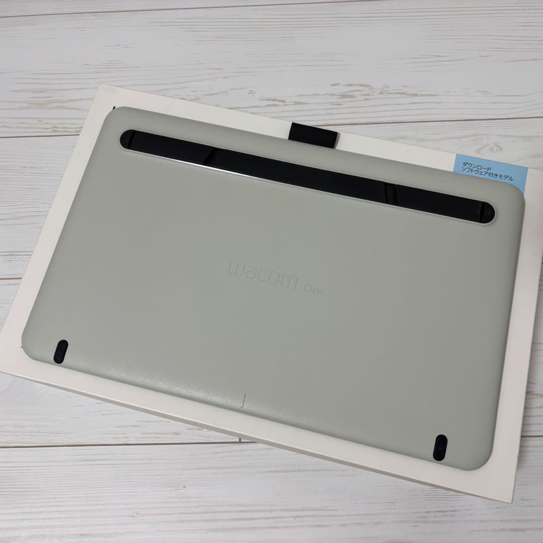 【美品】Wacomワコム　13.3インチ 液タブOne 液晶ペンタブレット