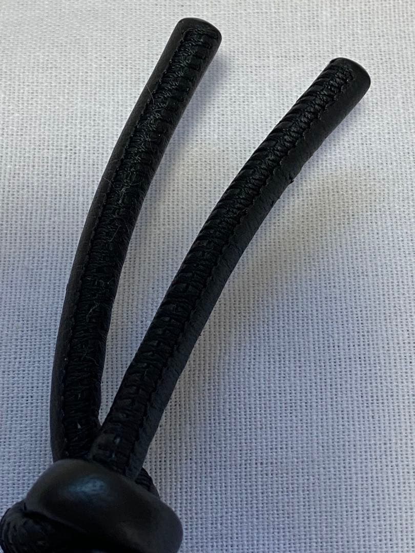 BOTTEGA VENETA 編み込みレザーキーホルダーブラック