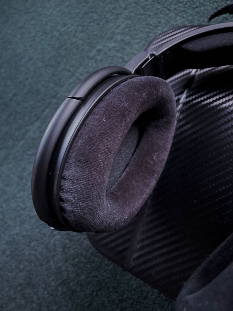 極美品！ゼンハイザーHD660S ヘッドホン有線オープン型　カーボンケース付き