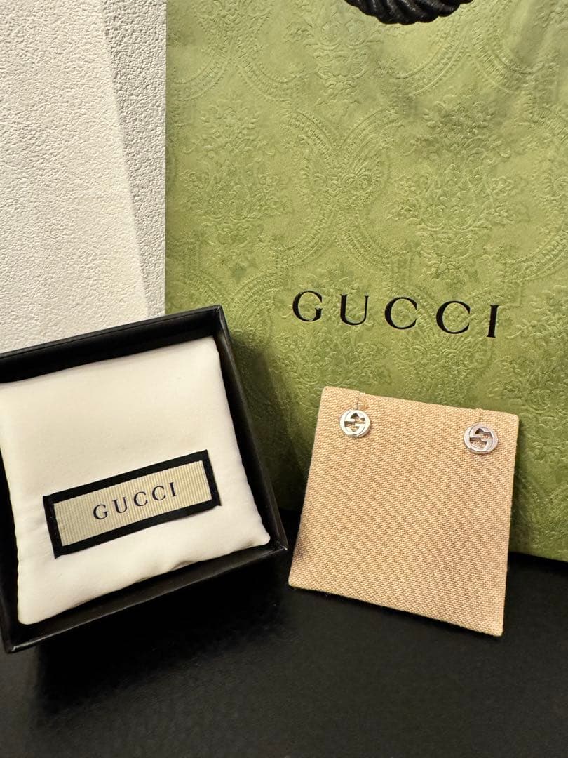 未使用＋美品　GUCCI グッチ インターロッキング　スタッズピアス AG925