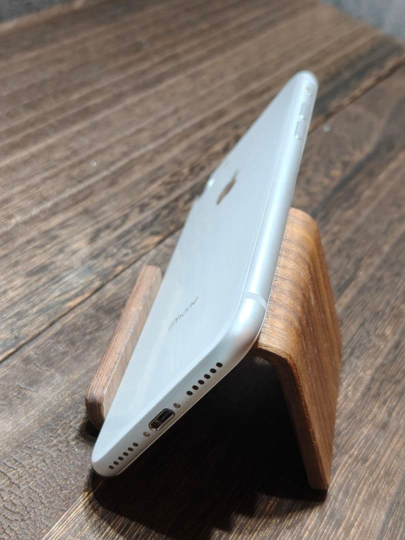 美品 iphone8 64GB SIMロック解除済み スマホ