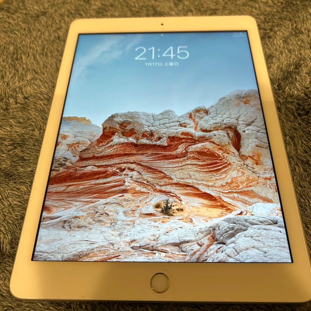 iPad 第6世代シルバー 本体　32GB