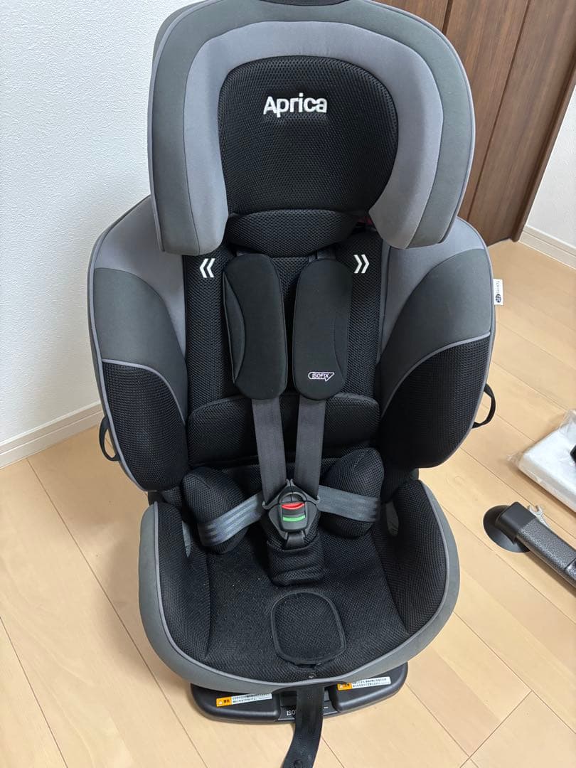 Aprica チャイルドシート グレー