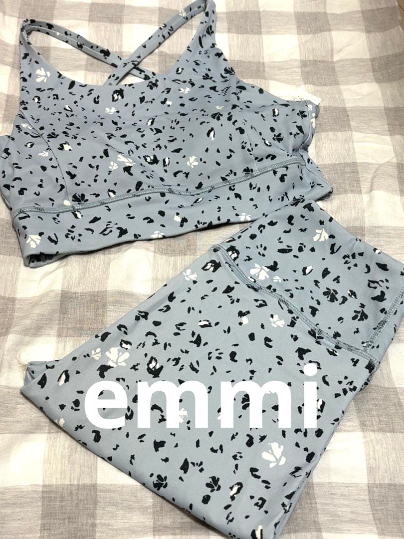 emmi yoga ヨガウェア　上下セット　ピラティスにも