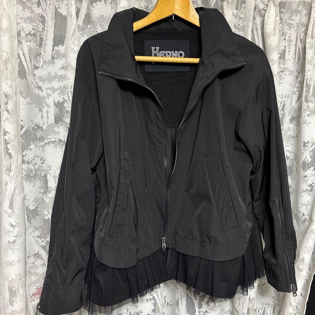 HERNO ブルゾン　フリル　黒