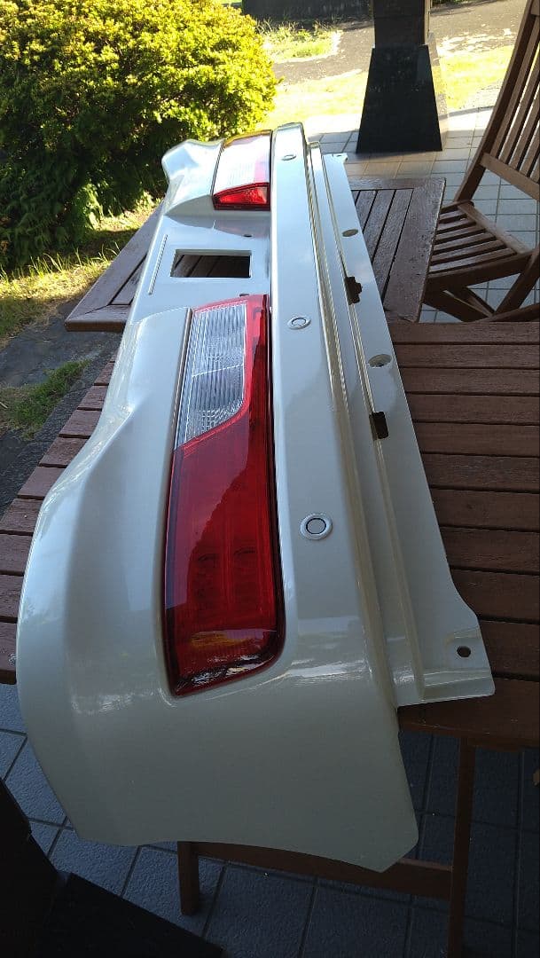 エブリィDA17Wリアバンパー テールライト付き