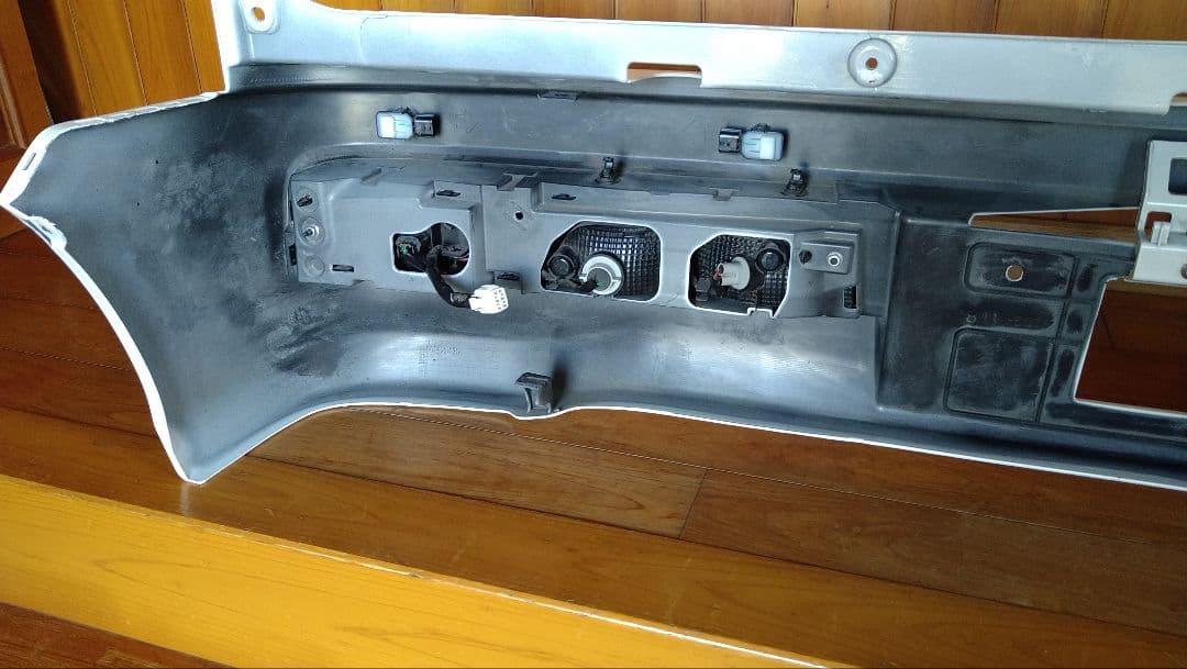 エブリィDA17Wリアバンパー テールライト付き