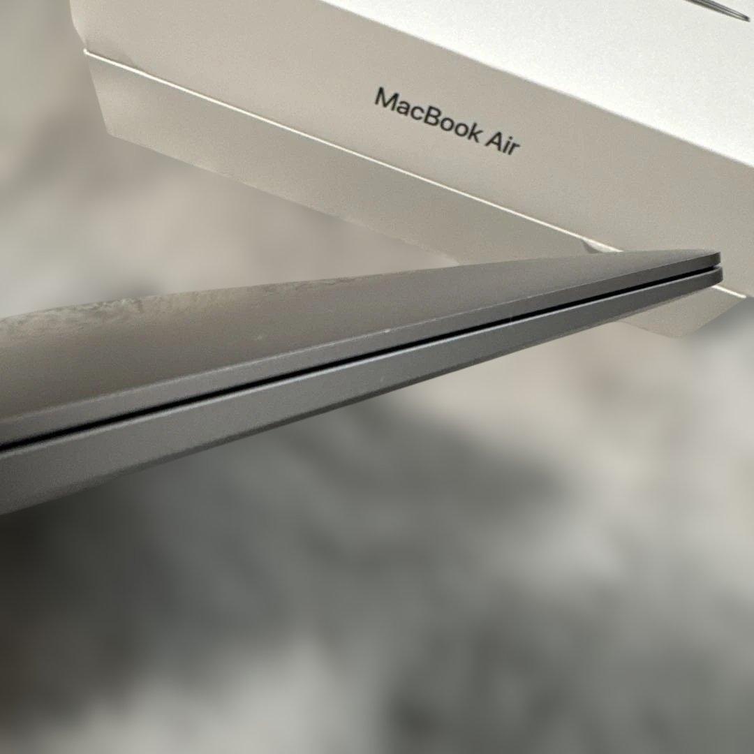 Apple MacBook Air 13インチ・Intel Core i5