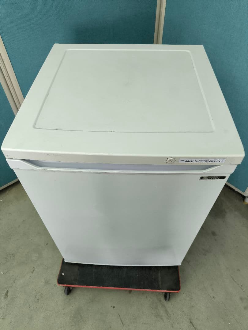 2021年製　サンデン ヨコ型冷凍庫　 冷凍ストッカー 98L　 SVF-98W