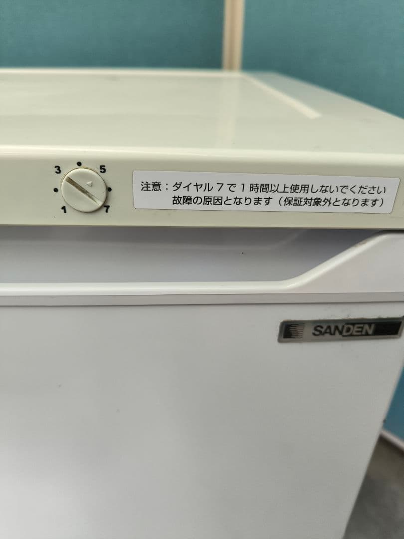 2021年製　サンデン ヨコ型冷凍庫　 冷凍ストッカー 98L　 SVF-98W