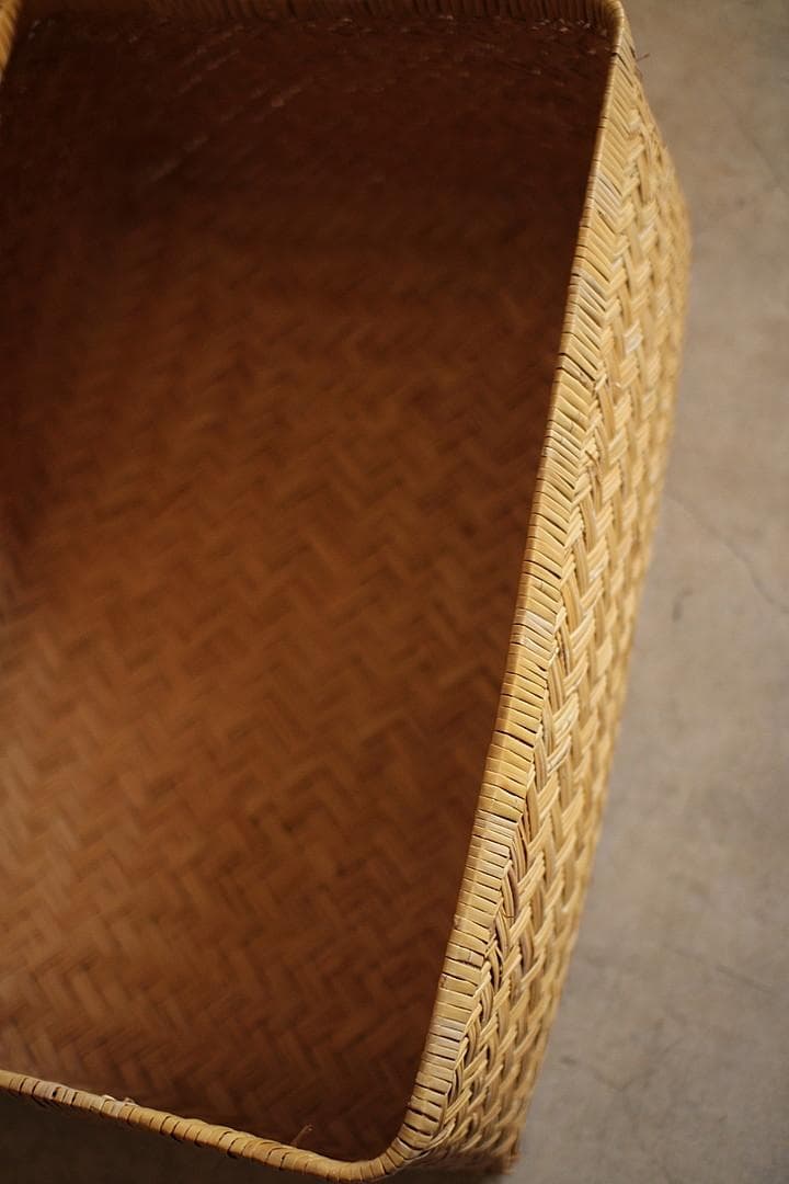 状態良く形の綺麗な古い竹編みの収納かご　行李　竹籠　篭　古道具