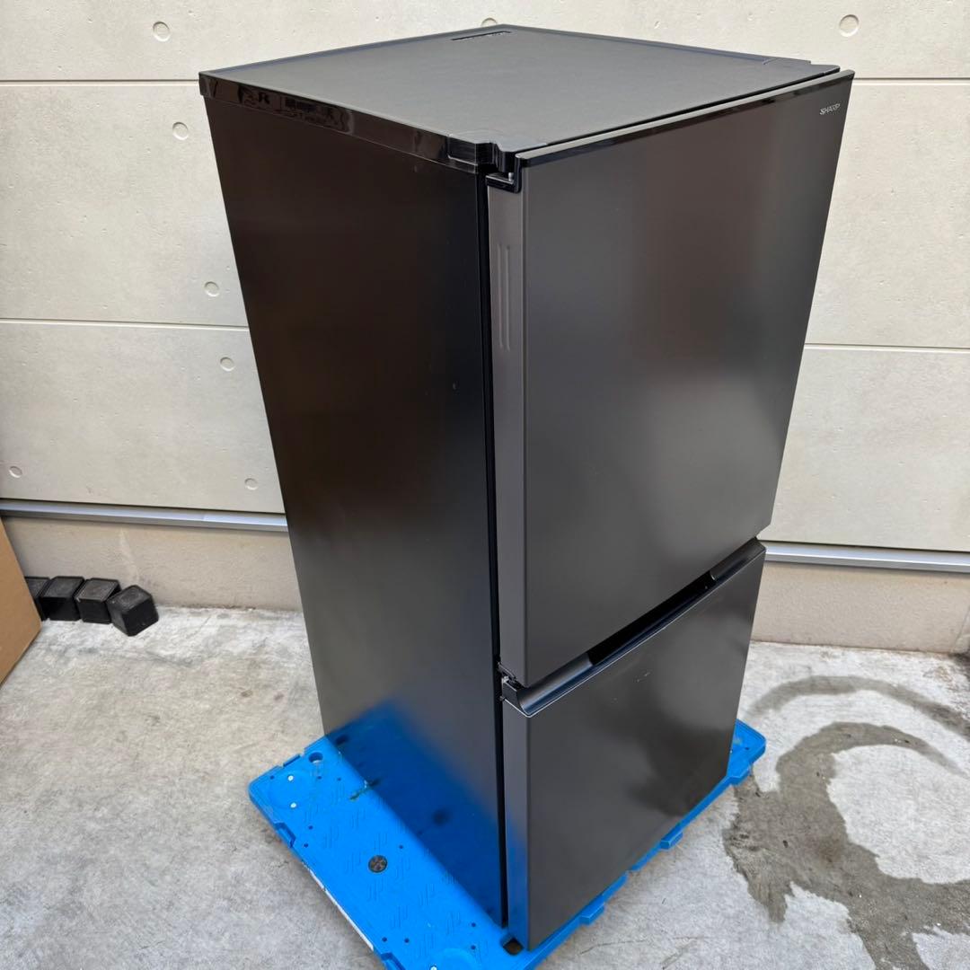 196⭐️2025年製★ほぼ新品★シャープ　冷蔵庫　右、左開き　一人暮らし