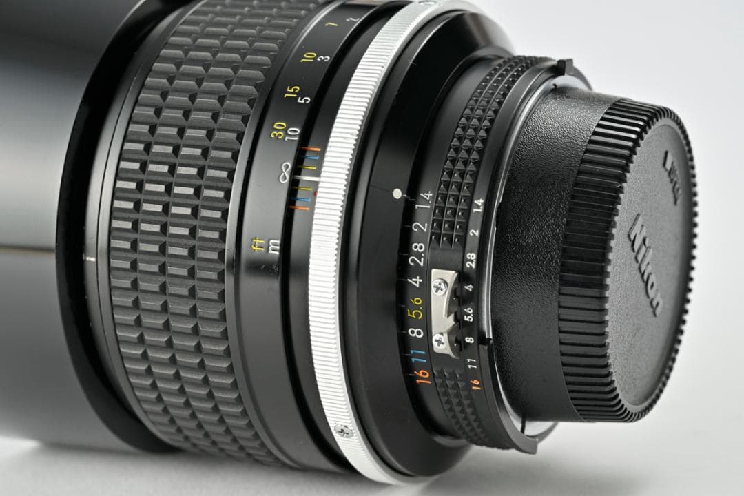 Nikon ニコン Ai-s NIKKOR 85mm F1.4 フード付き