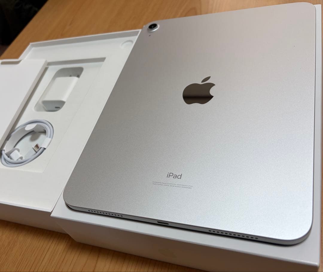 iPad 第10世代 Silver 64GB Wi-Fi【良品・低使用】
