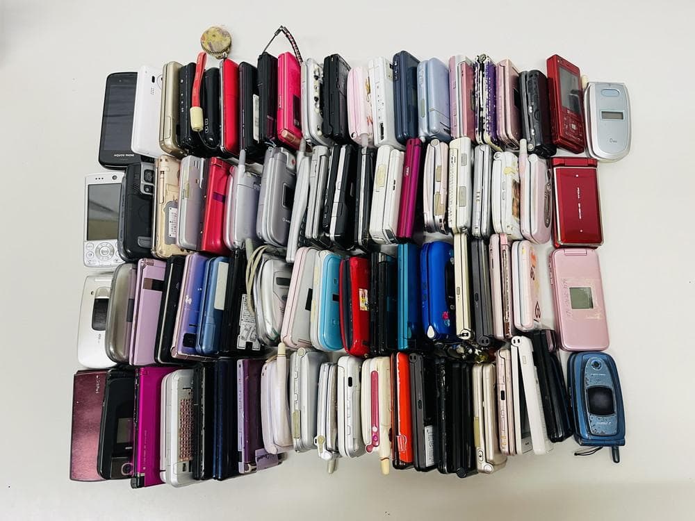個◆ガラケー約80台 まとめ ジャンク 携帯 部品取り 約10㎏