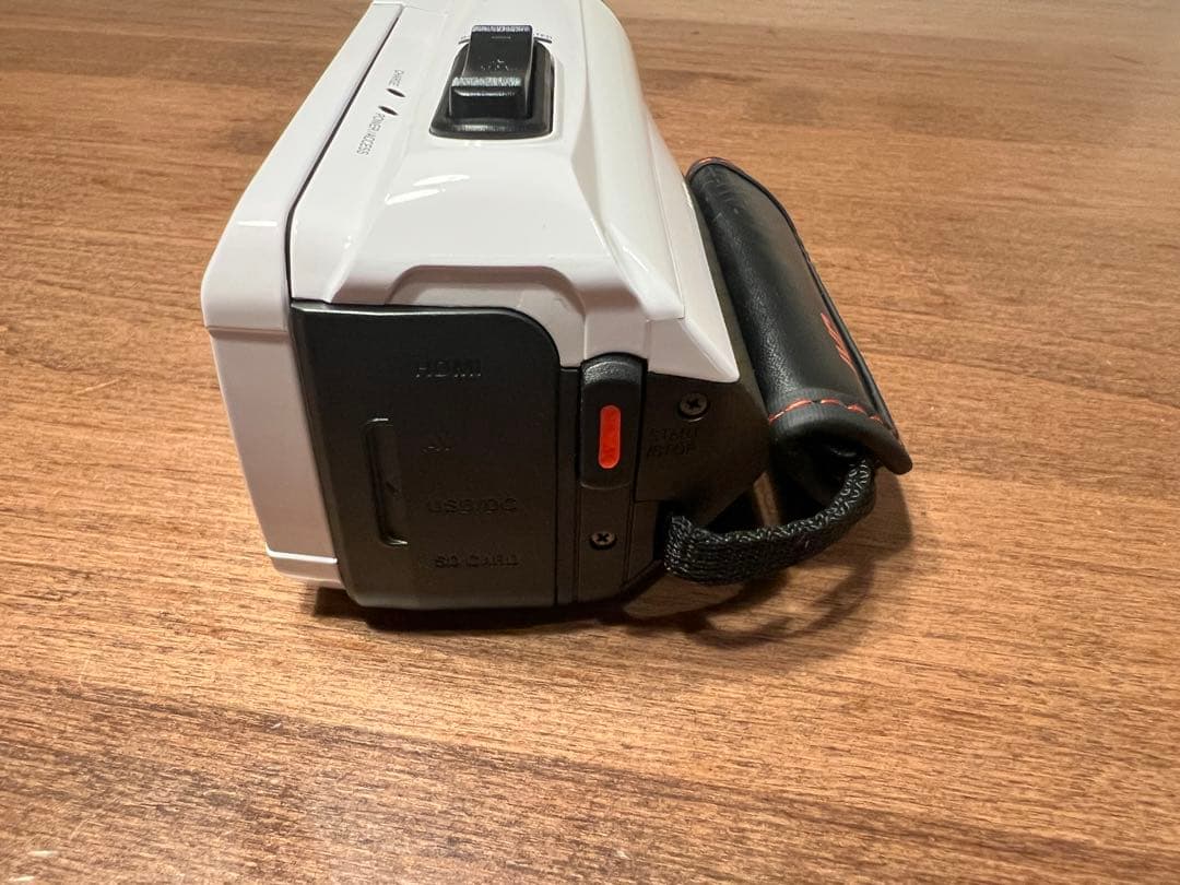 エブリオビデオカメラ　FULLHD 美品　GZ-F100-W 上位モデル