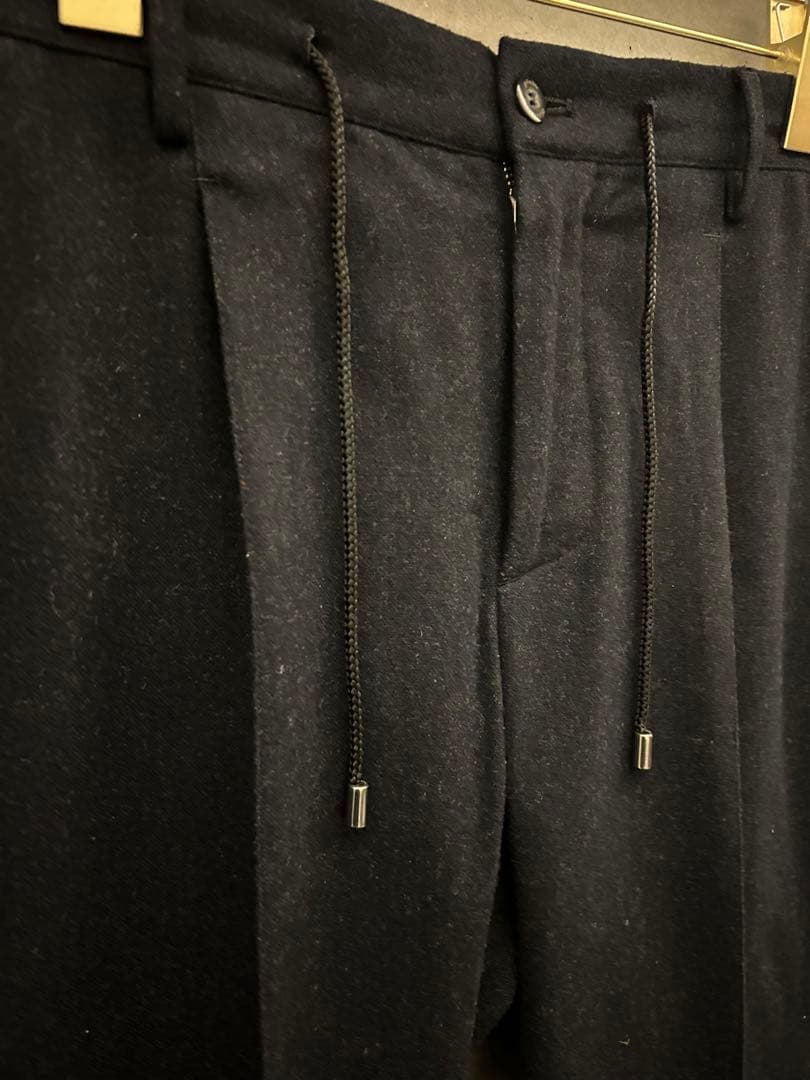 ニ*ス様 ジャブスアルキヴィオ　マサッチョ　ワンプリーツ　センタークリース