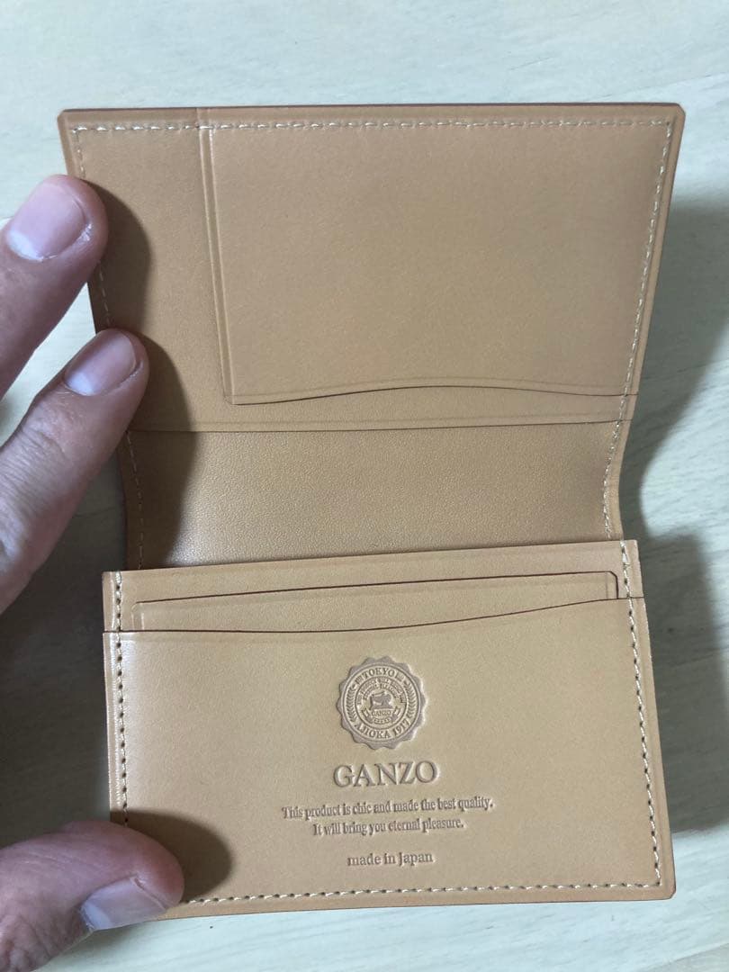 ガンゾ　CORDOVAN (コードバン) 通しマチ名刺入れ