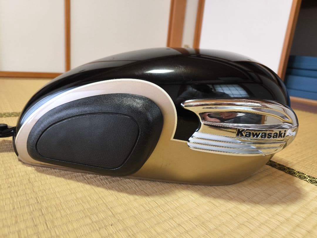w650 純正タンク　Kawasaki タンク 黒　ベージュ