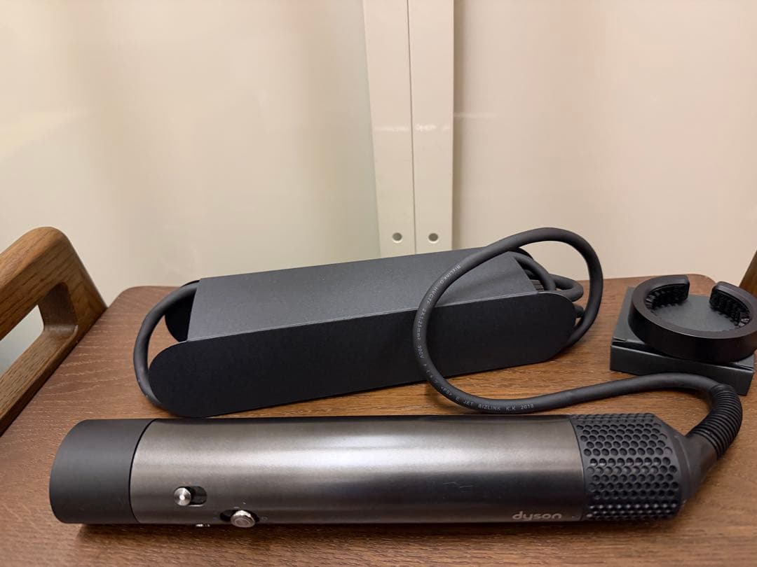 Dyson エアラップマルチスタイラー　直営店限定色　レザーケース付き