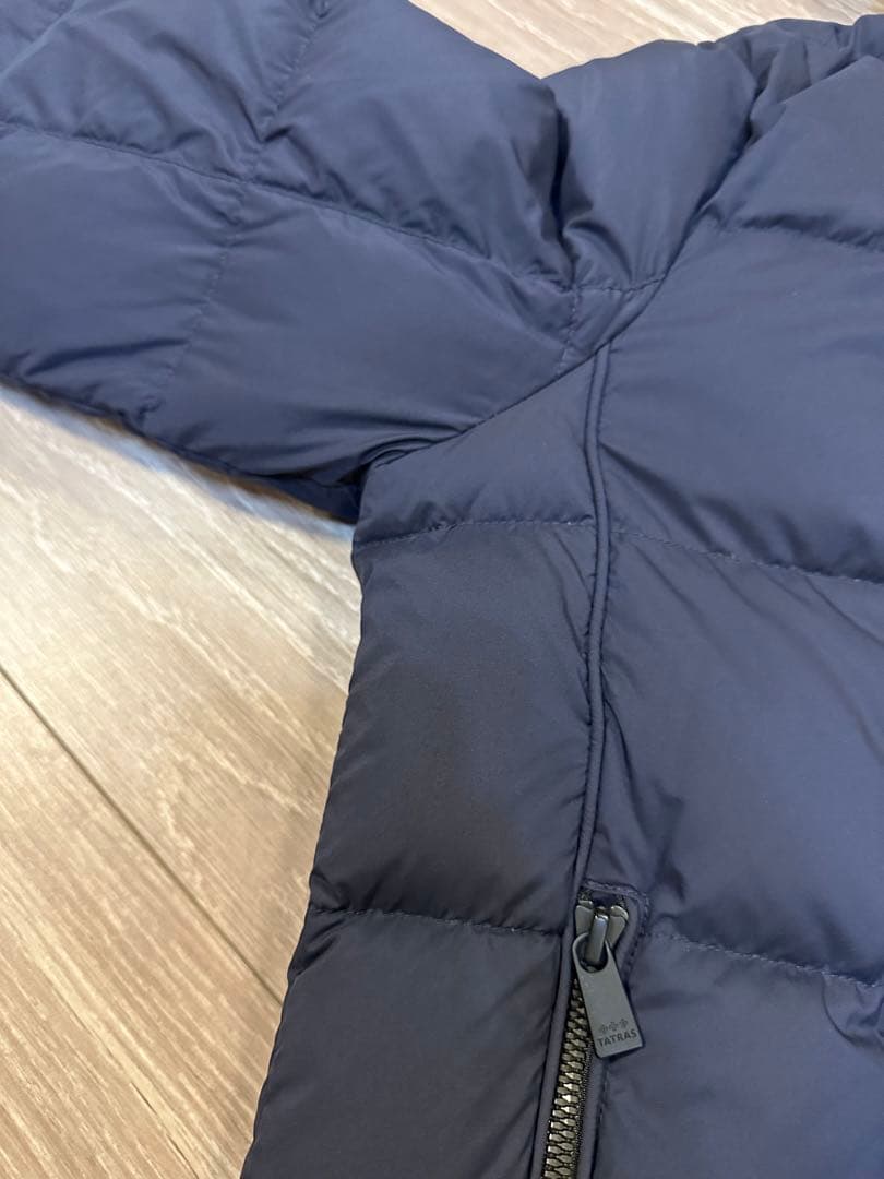 【美品】TATRAS タトラス ナイロン ダウンジャケット
