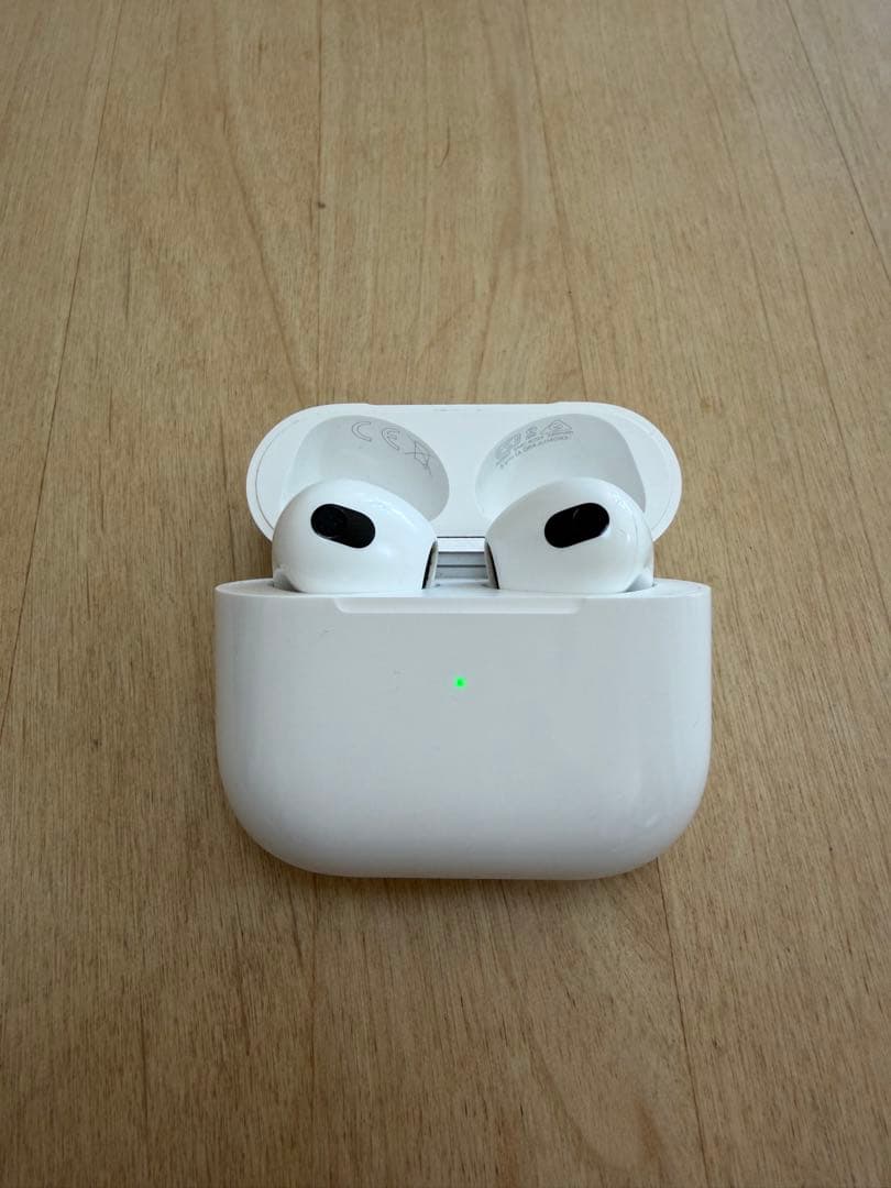 美品 Apple AirPods (第３世代) 無線 本体 ホワイト