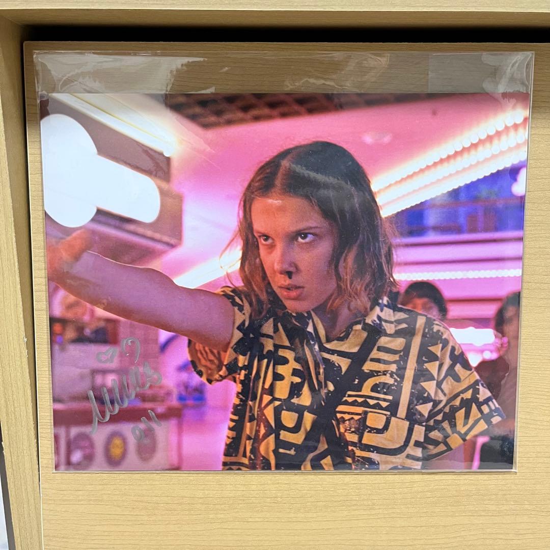 ミリーボビーブラウンの直筆サイン　ストレンジャーシングス