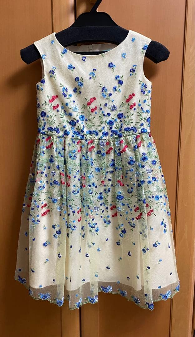 トッカ　tocca 刺繍ドレス120センチ