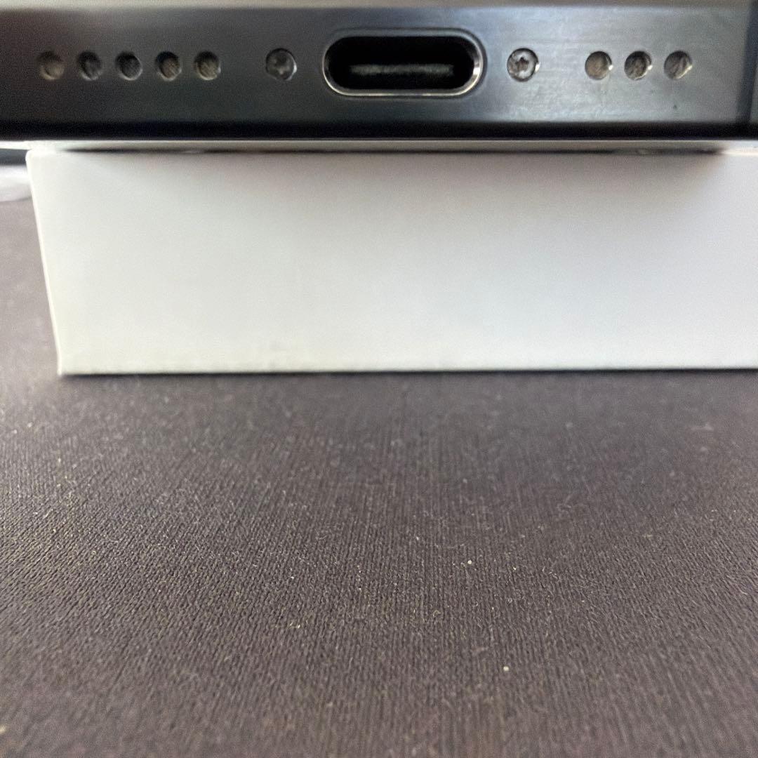 Apple iPhone 15 Pro 128gb本体 ブラックチタニウム