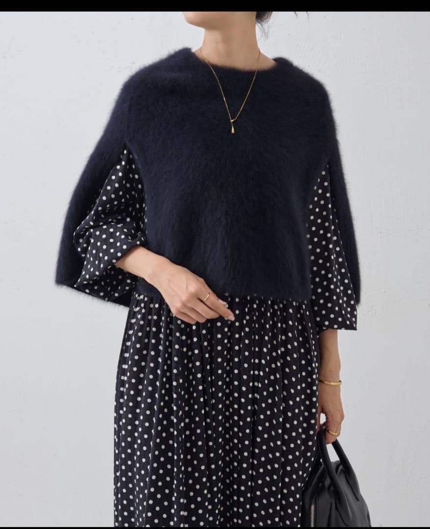 BEARDSLEYファーニットポンチョBLACK