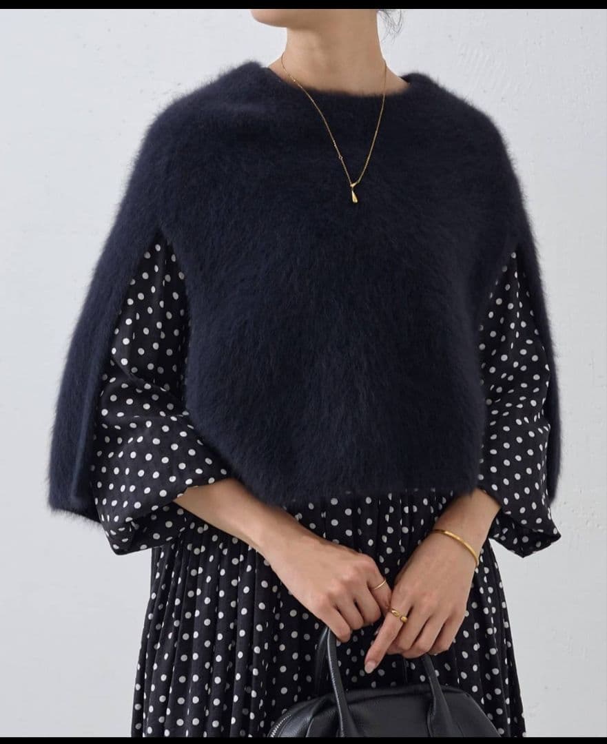 BEARDSLEYファーニットポンチョBLACK