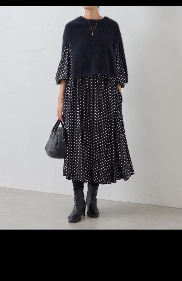 BEARDSLEYファーニットポンチョBLACK