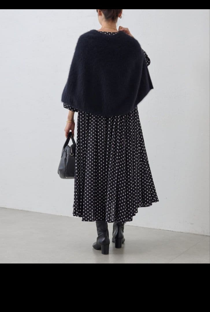 BEARDSLEYファーニットポンチョBLACK