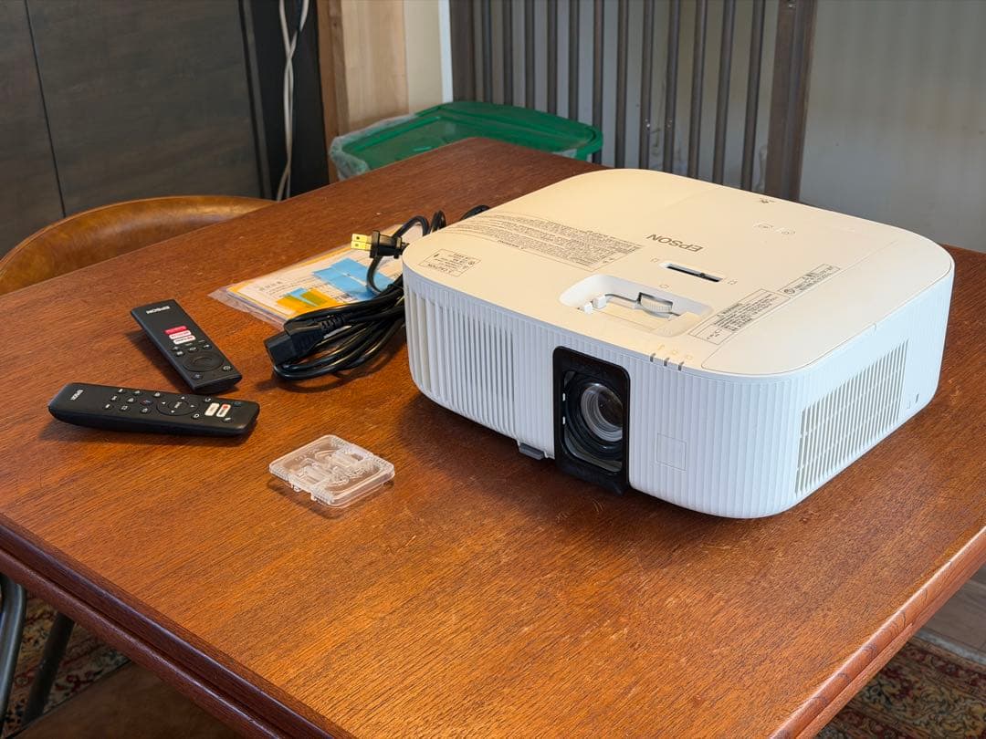 エプソン　プロジェクター　EH-TW6250