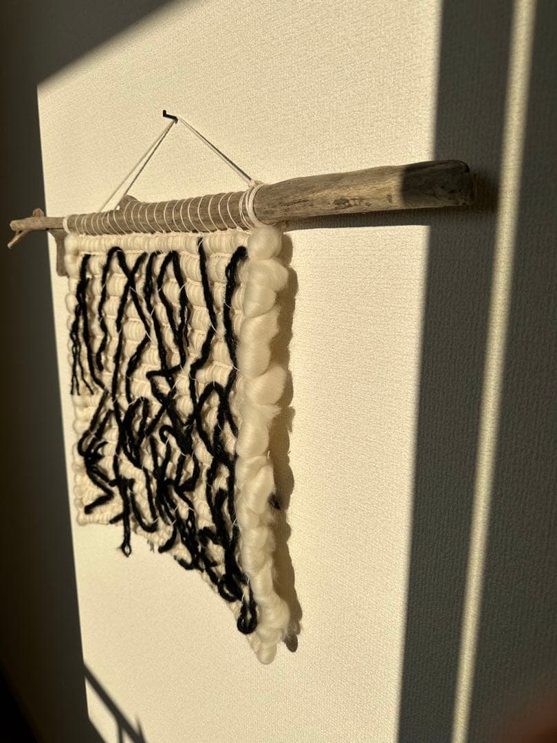 MER［メール］ハンドメイド 羊毛タペストリーホワイト×ブラック 大型