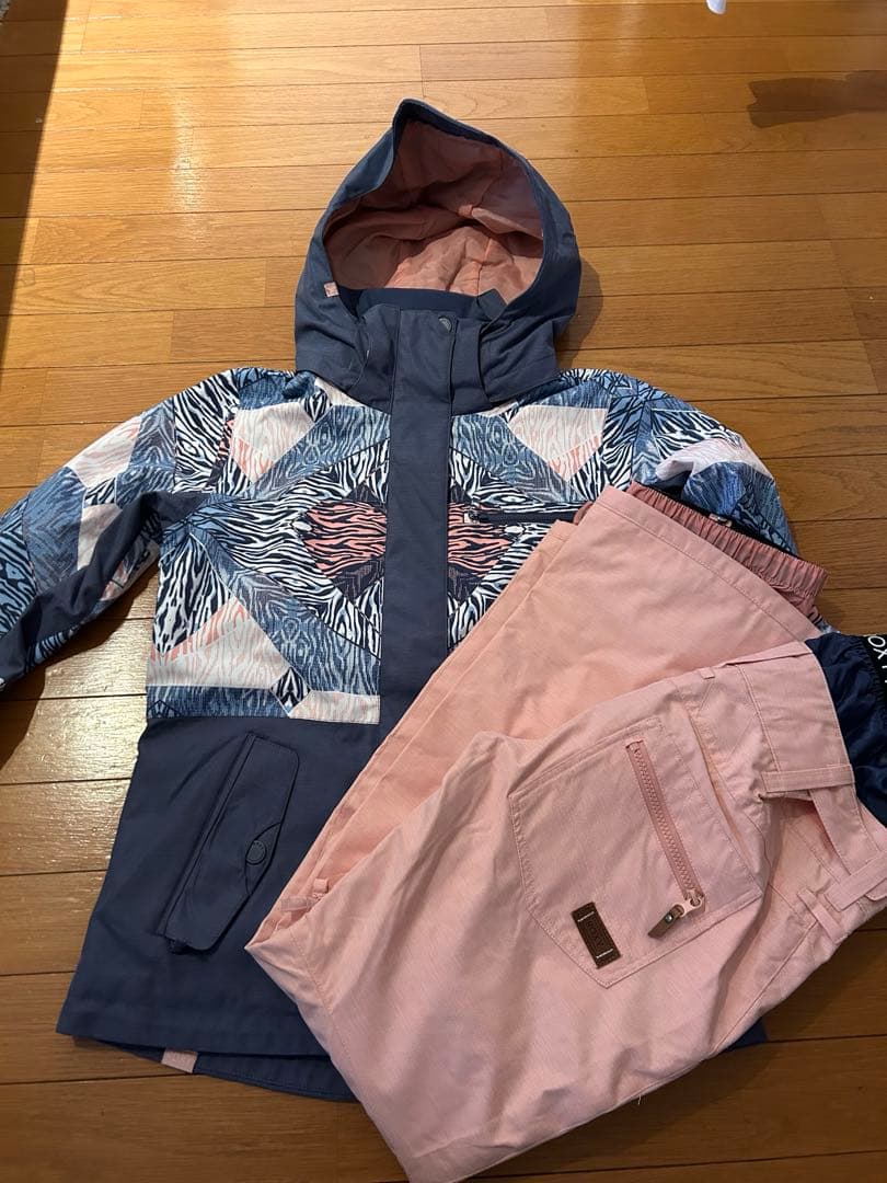 ROXY スノーボードウェア 上下セット レディース 上Sサイズ、下Mサイズ相当