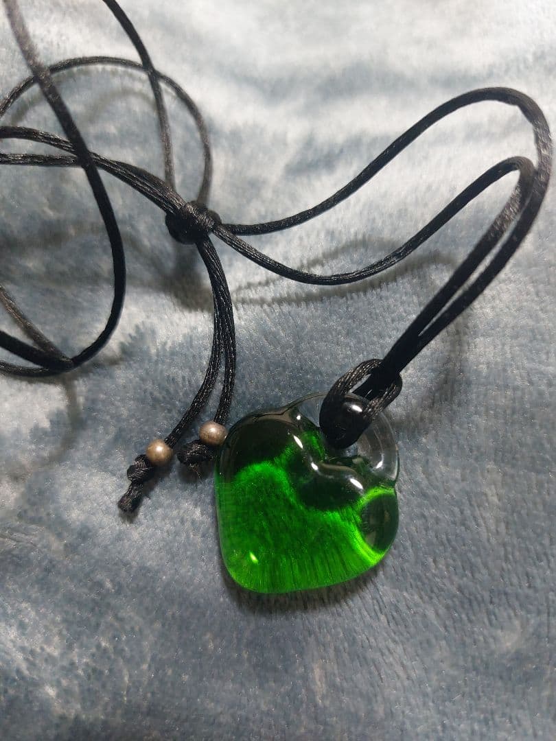 ハート型ガラスネックレス yurika akutsu