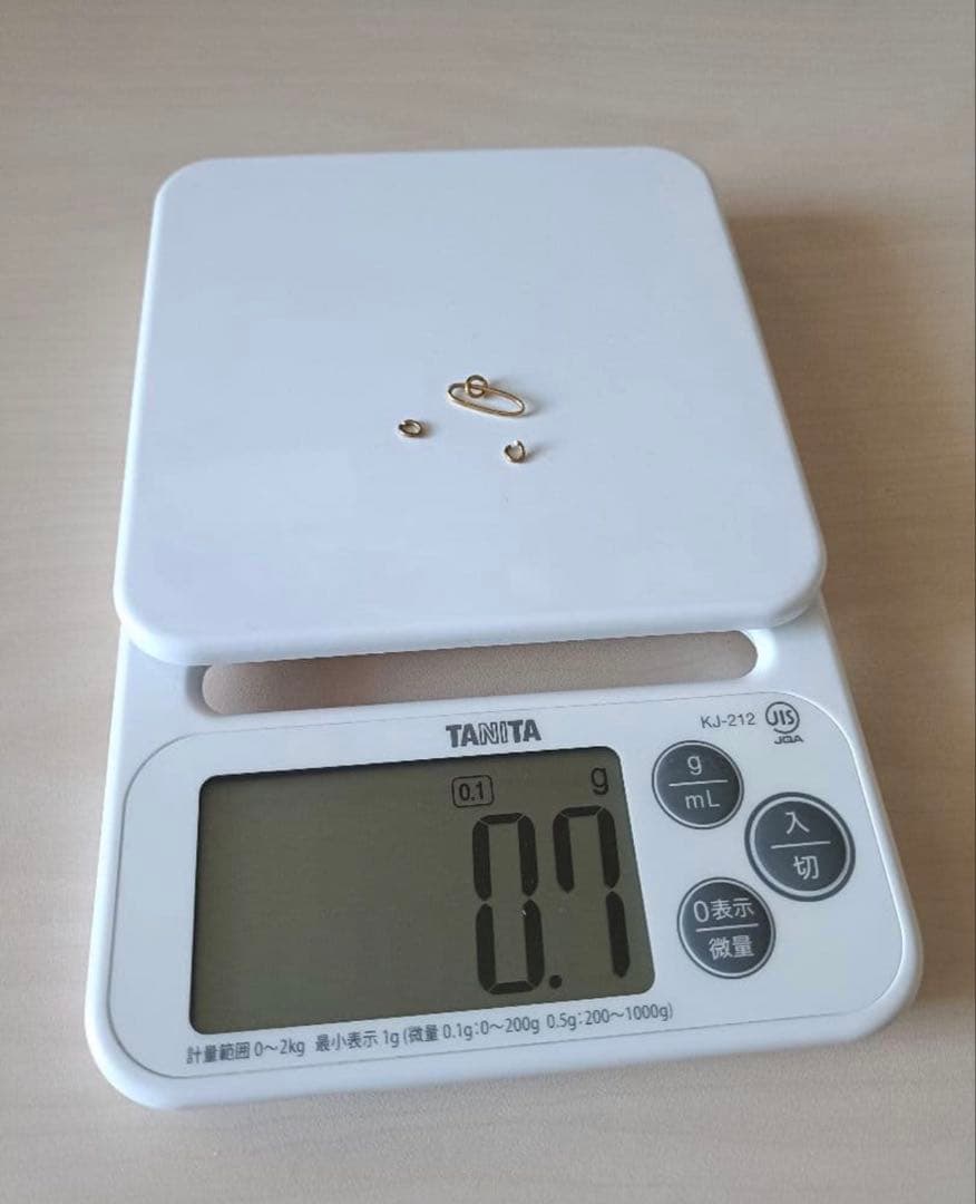 18金 K18 破片 コマ 0.7g