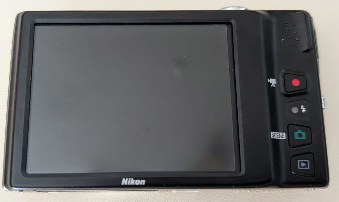 【箱、付属品あり】Nikon COOLPIX S6100 シャンパンシルバー