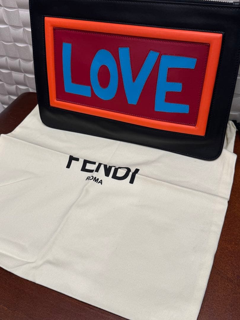 フェンディ ボキャブラリー LOVE ポーチ 小物入れ クラッチバッグ レザー