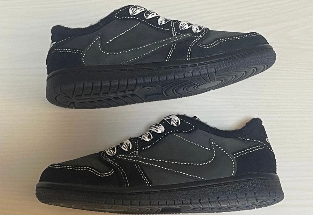 ナイキ トラヴィススコット エアジョーダン1 ロー (TD) ブラックファントム