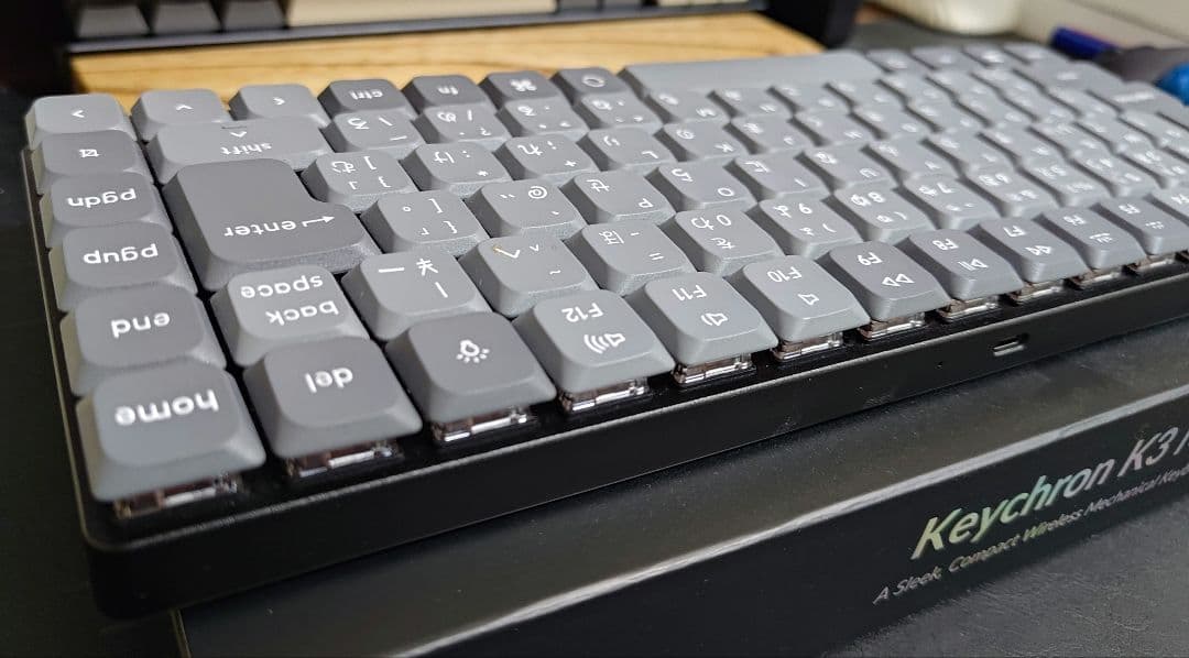 K3 Max White LED - ダブルショットPBTキーキャップ(赤軸)