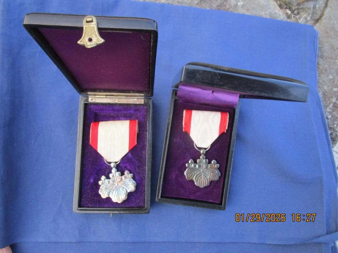 勲章　勲八白色桐葉章　2箱　記章なし