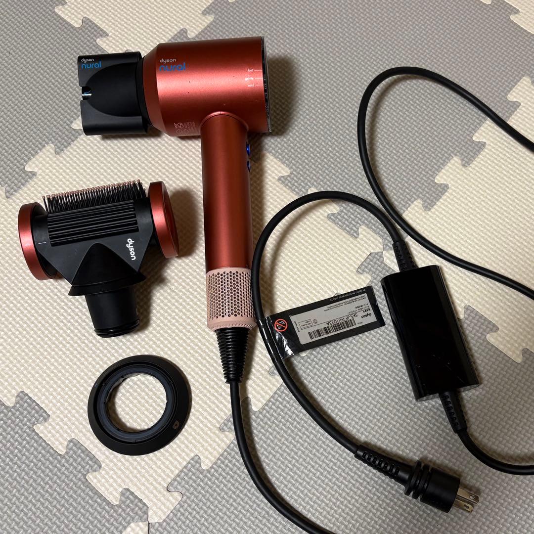 ダイソン　スペシャルエディション　ヘアドライヤー　　HD16 ストロベリー