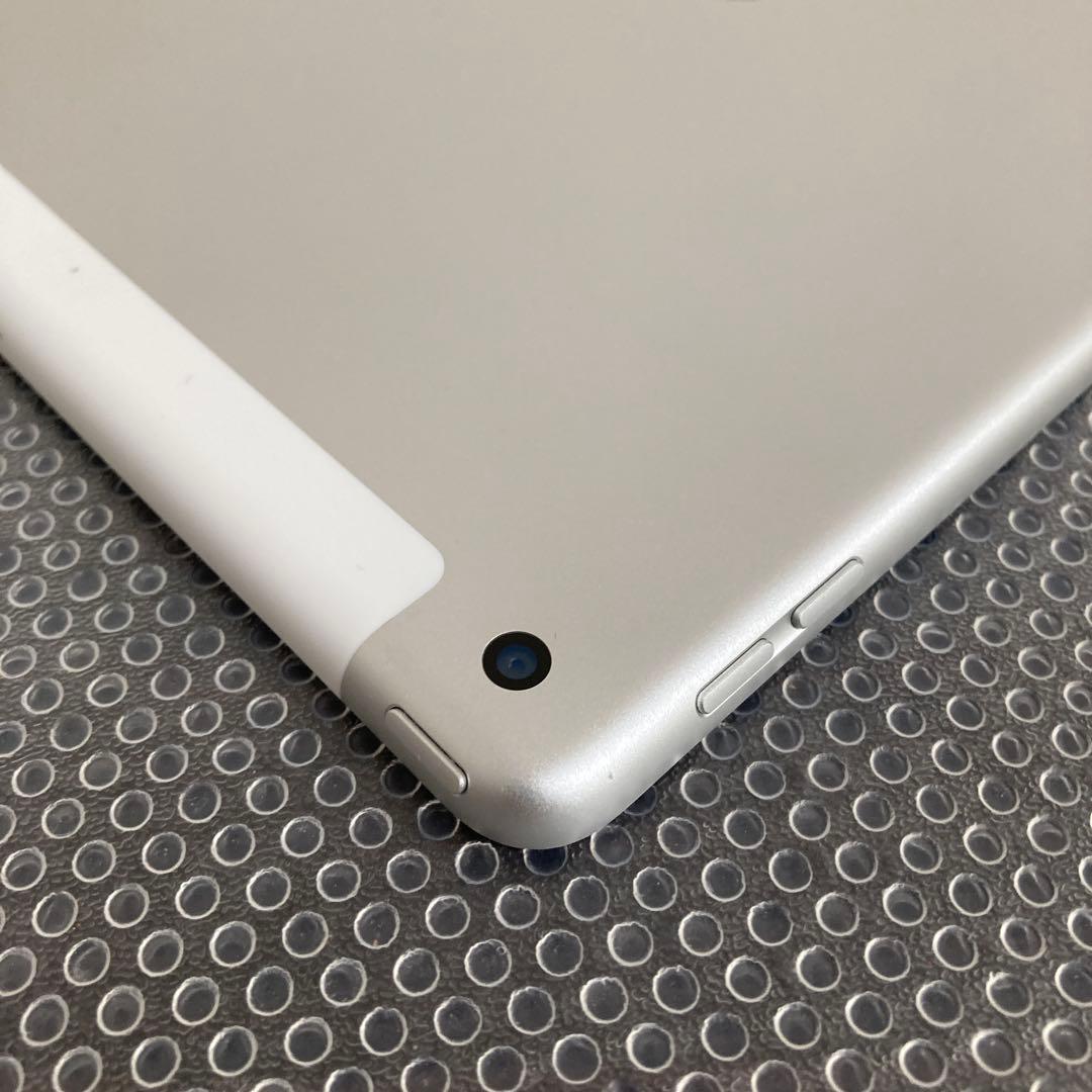 3597【早い者勝ち】外観美品☆iPad8 第8世代 32GB SIMフリー☆