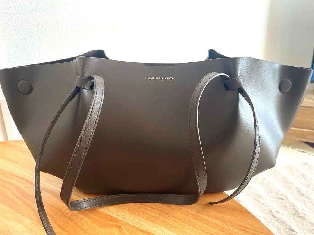 CHARLES & KEITH カルラ　【12/16までお値下げ中】