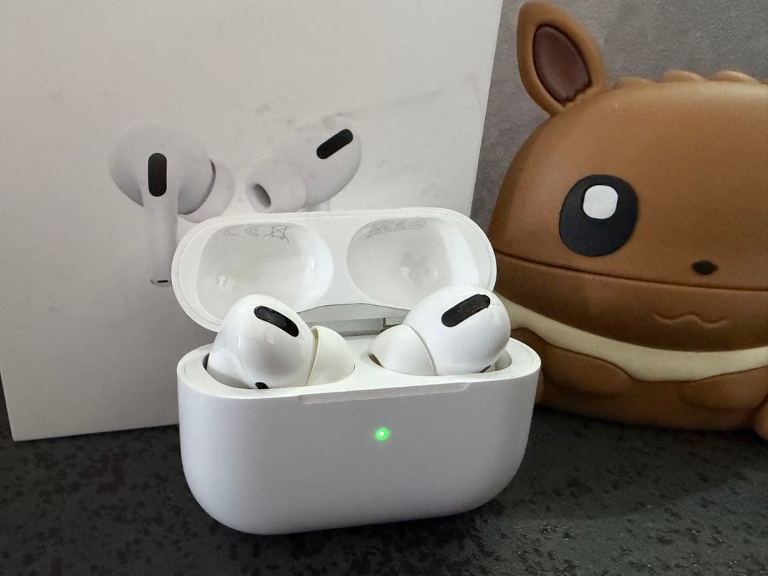 【美品】AirPods Pro 本体+付属品完備+ポケモン イーブイのケース付き