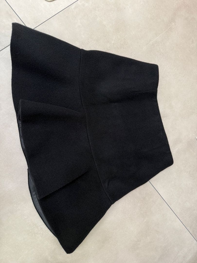 【美品】黒 フレアスカート　 バックZIPウールミニスカート sheller