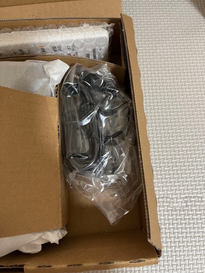 【新品・未使用】パナソニック プライベートビエラ UN-10E8-W 10V型