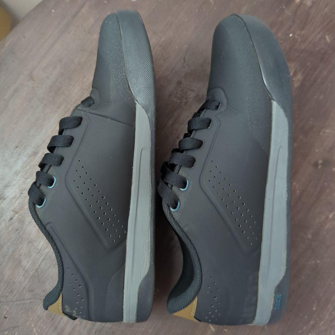 giro サイクリングシューズ　ラッチ